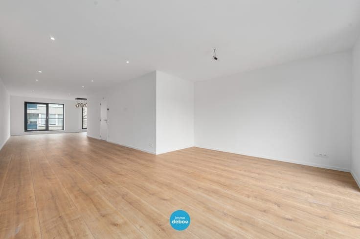 Instapklare bel-etagewoning van 260 m², volledig gerenove...