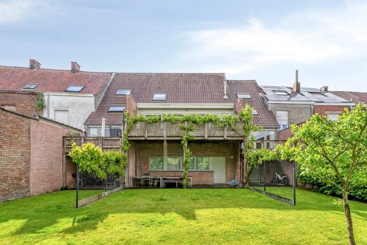 Ready to move in investment property with 3 residential unit