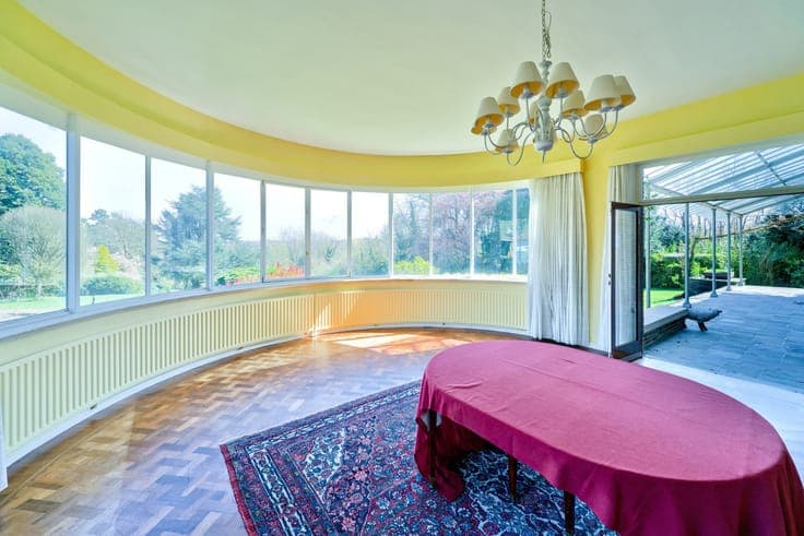 Lasne- Family property with tennis court and swimming pool