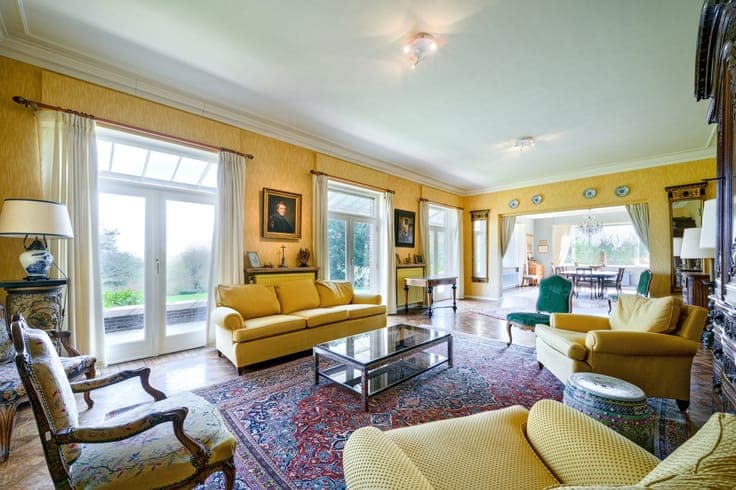 Lasne- Family property with tennis court and swimming pool