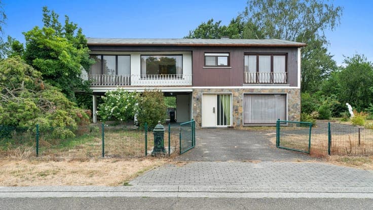 AVERBODE - Bel-Etage woning op groot perceel (tot. +/- 85a)