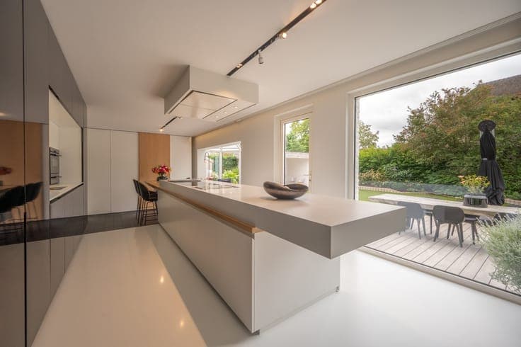Volledig gerenoveerde villa in moderne architectuur, 4 sl...