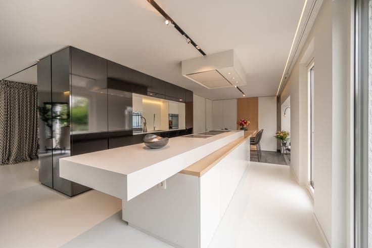 Volledig gerenoveerde villa in moderne architectuur, 4 sl...