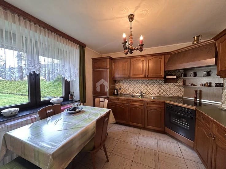 Detached house with potential for conversion and barn in a q