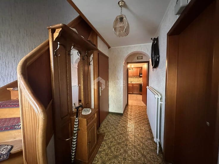 Detached house with potential for conversion and barn in a q