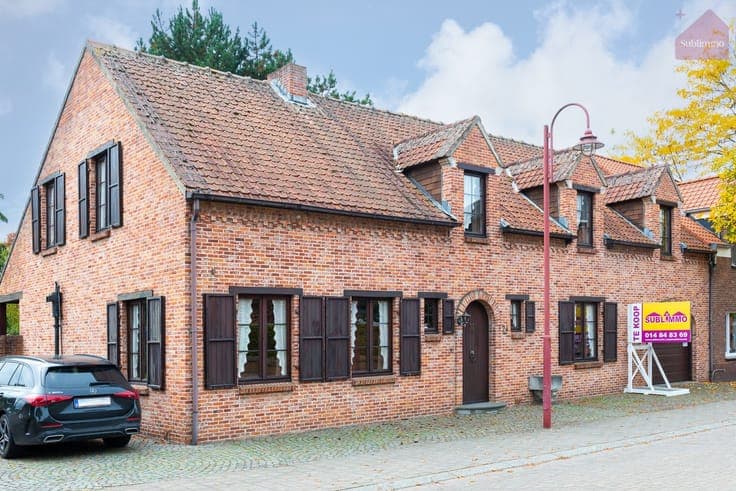 Ruime gezinswoning met 6 slaapkamers op een uitzonderlijk...