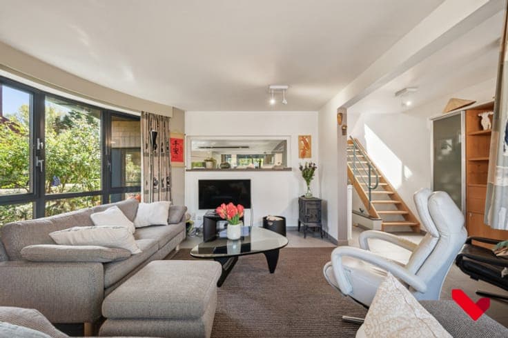 Spacious semi-detached home with beautiful garden