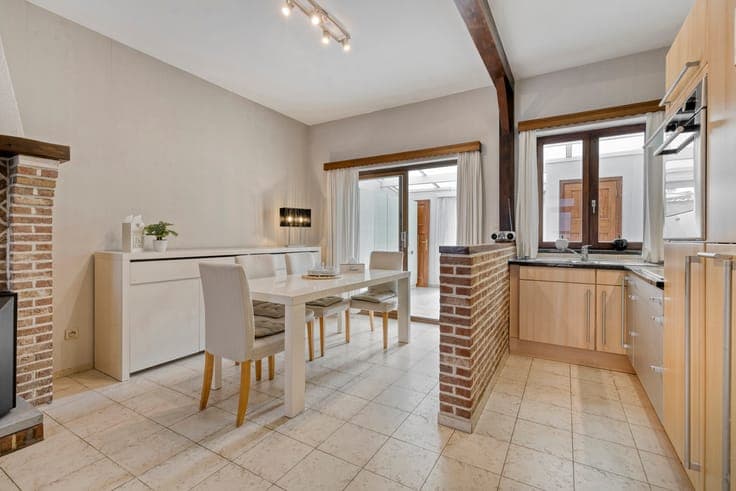 Charming 3-bedroom home with a garden near the marina