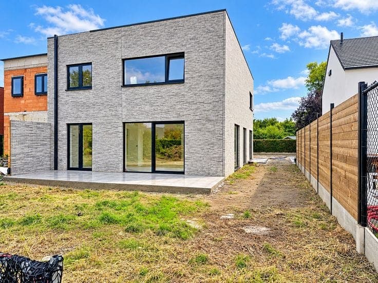 Exclusive and luxurious newly built villa in a quiet, prime…