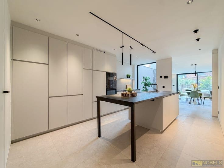Te koop, Hoogwaardig gerenoveerde woning met zwembad en l...