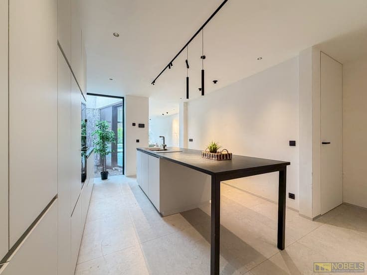 Te koop, Hoogwaardig gerenoveerde woning met zwembad en l...