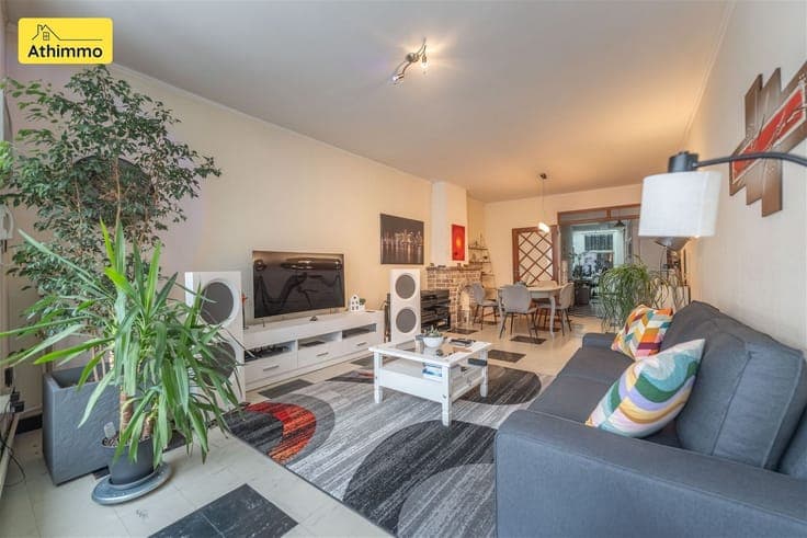 Immeuble de rapport avec rez commercial et deux appartements