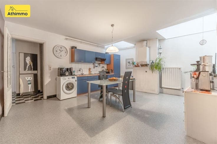 Immeuble de rapport avec rez commercial et deux appartements