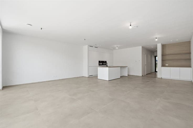 Closed new construction with 4 rooms, 2 bathrooms, garage an