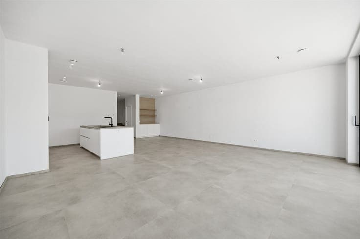 Closed new construction with 4 rooms, 2 bathrooms, garage an