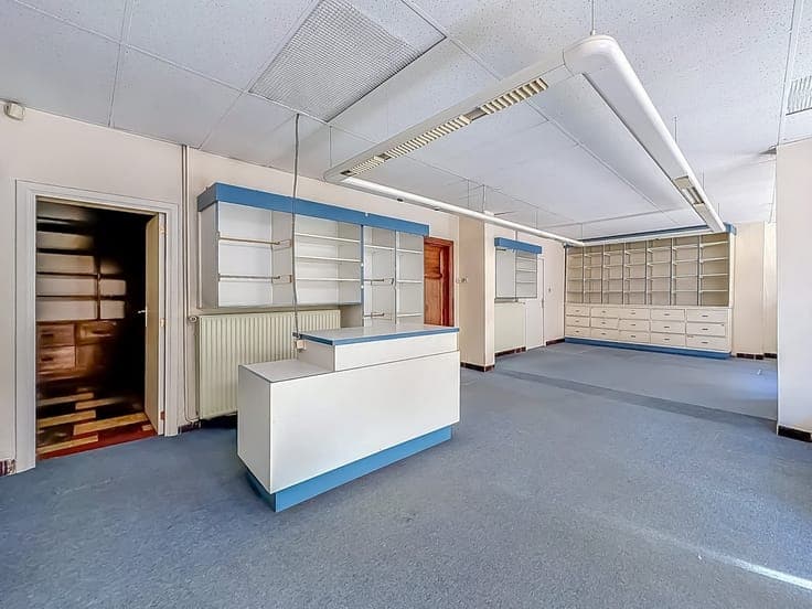 SPACIEUSE MAISON DE COMMERCE AVEC LOGEMENT