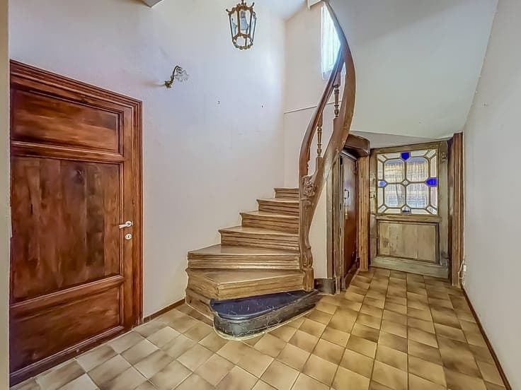 SPACIEUSE MAISON DE COMMERCE AVEC LOGEMENT