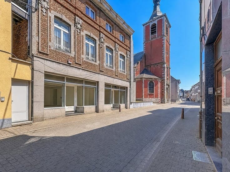 SPACIEUSE MAISON DE COMMERCE AVEC LOGEMENT