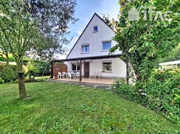 Spacious 4-facade villa with garden for total renovation