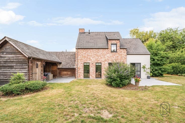 Stylish parsonage in a quiet location