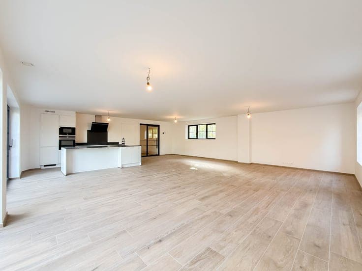 Te koop, ruime nieuwbouwwoning met 4 slaapkamers en tuin ...
