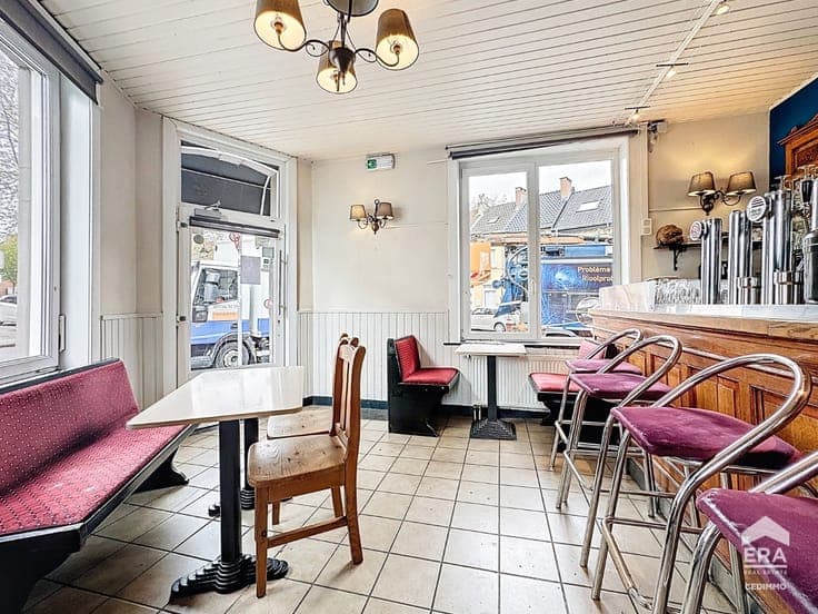 RARE OPPORTUNITY: COMMERCIAL PROPERTY WITH RESIDENCE