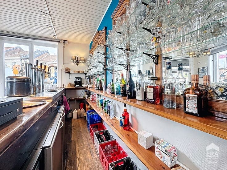 RARE OPPORTUNITY: COMMERCIAL PROPERTY WITH RESIDENCE