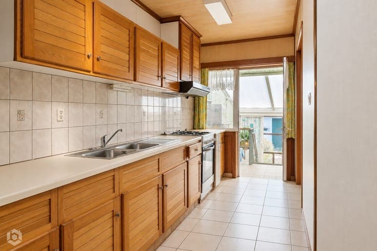 Karaktervolle te renoveren woning met 3 slpkrs en tuin in...