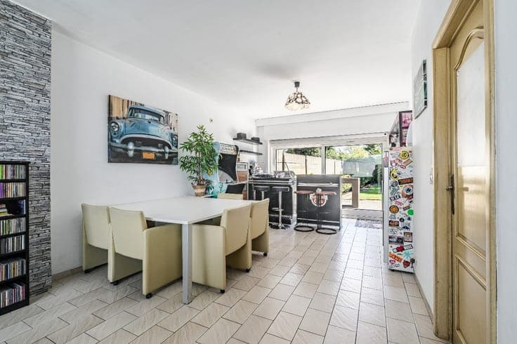 Spacious and light-filled house with shed and double garage