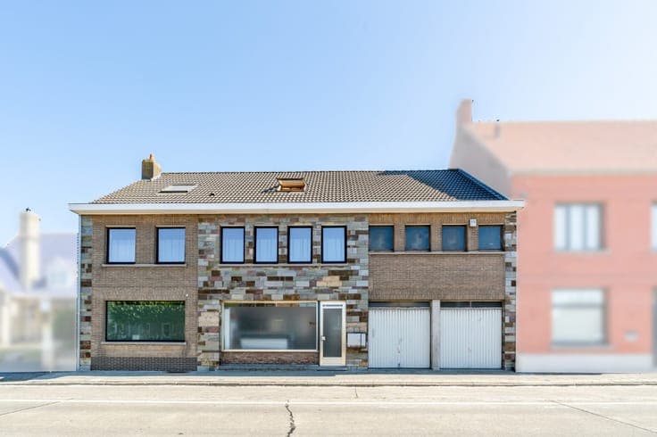 Spacious and light-filled house with shed and double garage