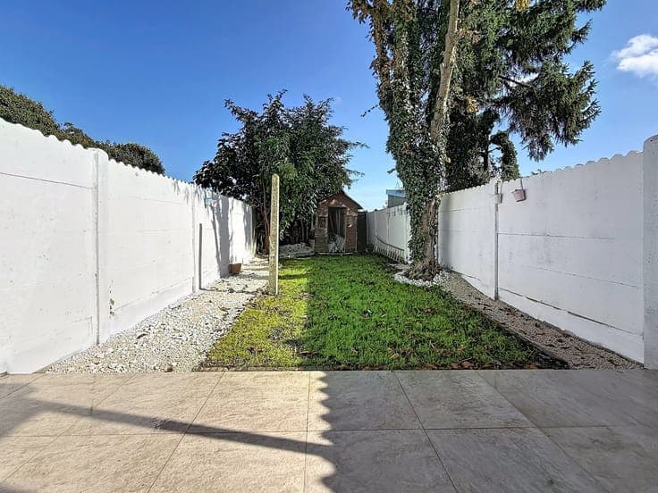 Gerenoveerde rijwoning, 4 slpks, 2 bdks, terras en tuin