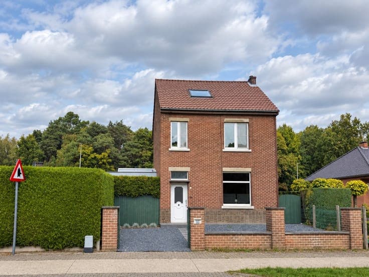 Verrassend ruime open bebouwing met zonnige tuin te Zuten...
