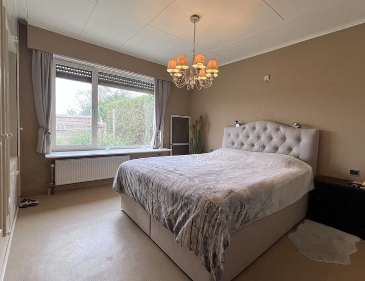 Landelijk gelegen woning met 4 slaapkamers en weide.