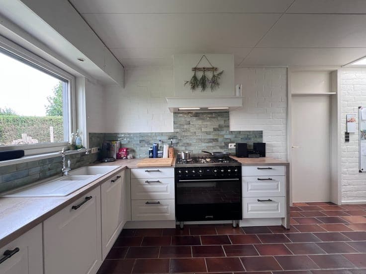 Landelijk gelegen woning met 4 slaapkamers en weide.