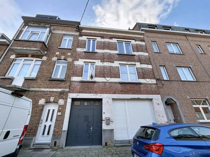 Sale - House Sint-Pieters-Leeuw - 399,000 €