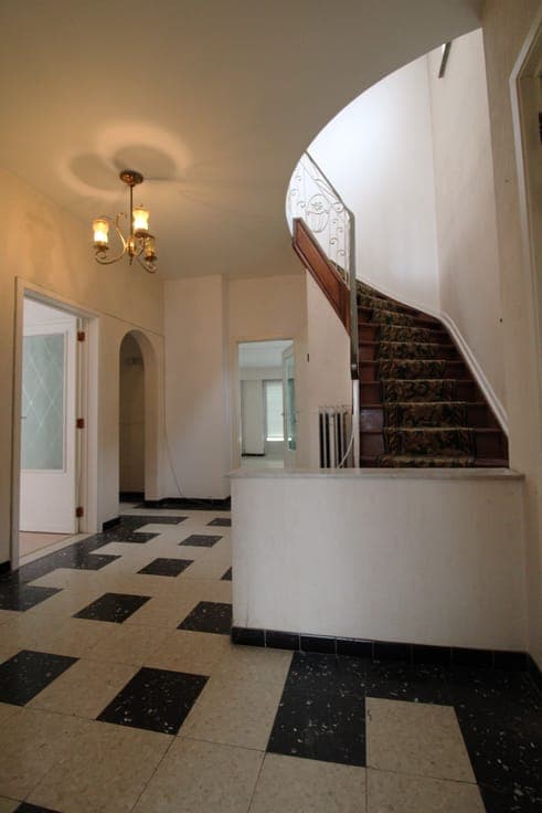 Spacious character villa in a prime location near the centre