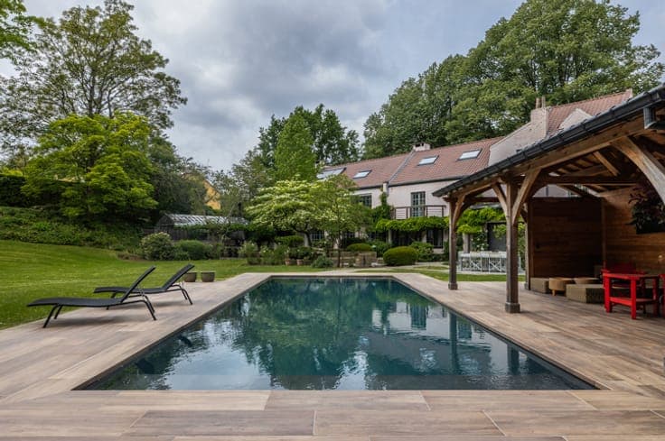 Exceptional villa with concierge service and separate office