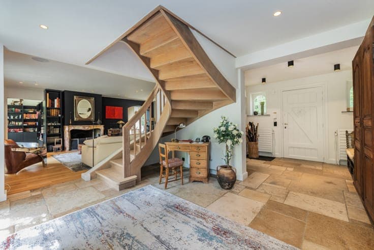 Exceptional villa with concierge service and separate office