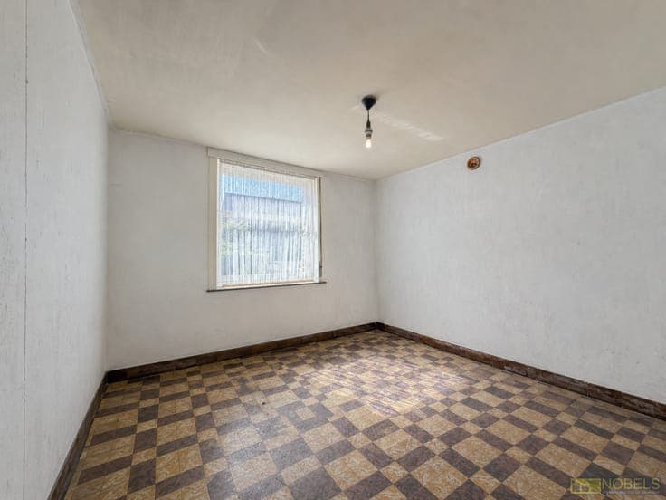 Te koop, Te renoveren woning op rustig gelegen perceel te...