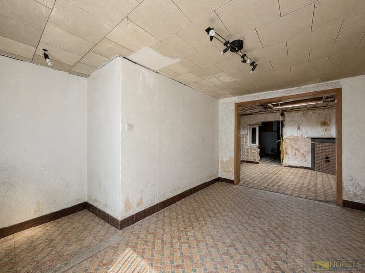 Te koop, Te renoveren woning op rustig gelegen perceel te...