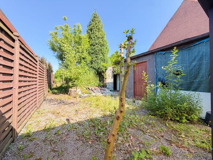 Te koop, Te renoveren woning op rustig gelegen perceel te...