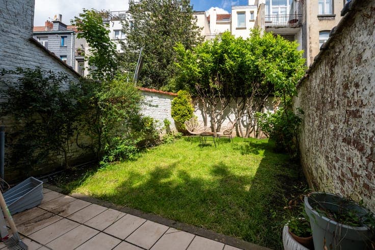 Investment property, 3 residential units