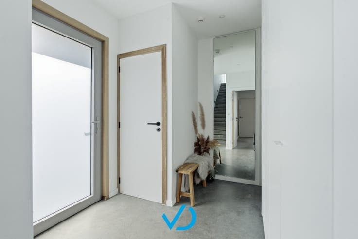 Instapklare woning met praktijkruimte en loftgevoel te Vo...