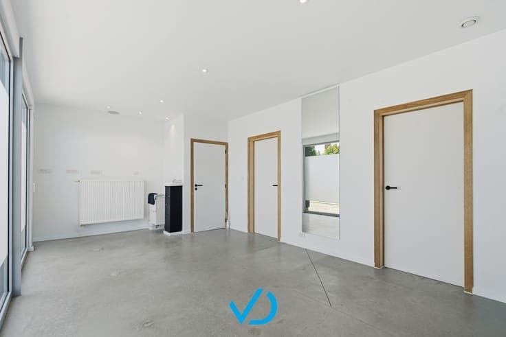 Instapklare woning met praktijkruimte en loftgevoel te Vo...