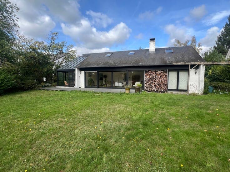 Espinette, beautiful villa on a superb south-facing plot.