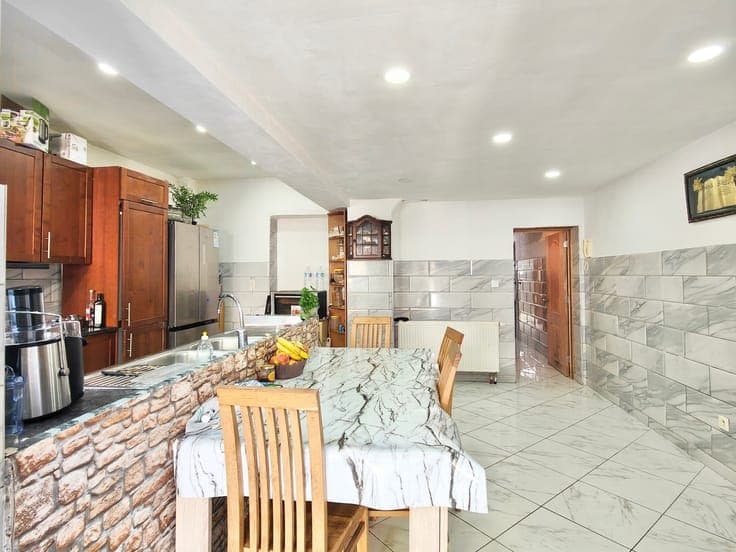 Single-family house for SALE