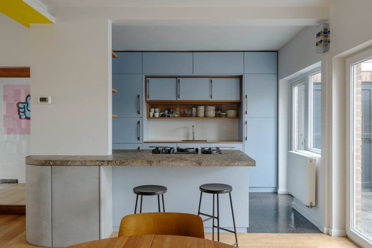 Renovated city house with 5 bedrooms, 3 terraces, garage