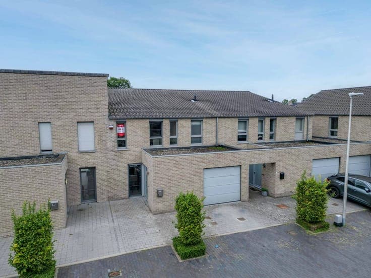 Sale - House Sint-Truiden - 379,000 €
