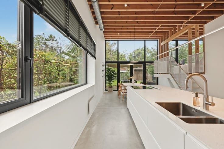 Moderne, vrijstaande woning op 706 m² met alle comfort.