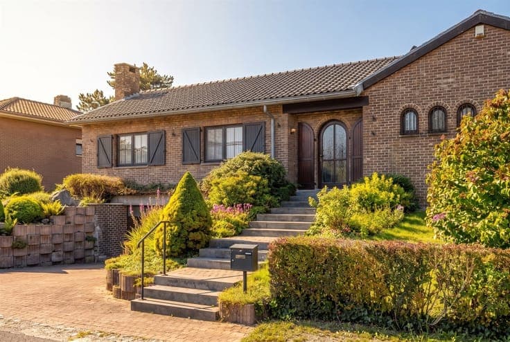 In Embourg, a spacious bungalow with garages and a garden.